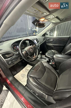 Позашляховик / Кросовер Jeep Cherokee 2018 в 