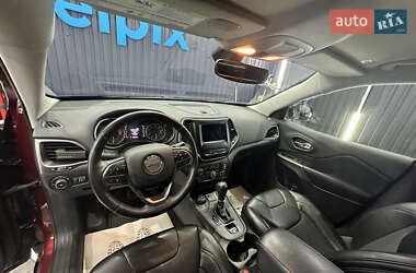 Позашляховик / Кросовер Jeep Cherokee 2018 в 