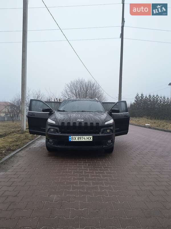 Внедорожник / Кроссовер Jeep Cherokee 2014 в Хмельницком