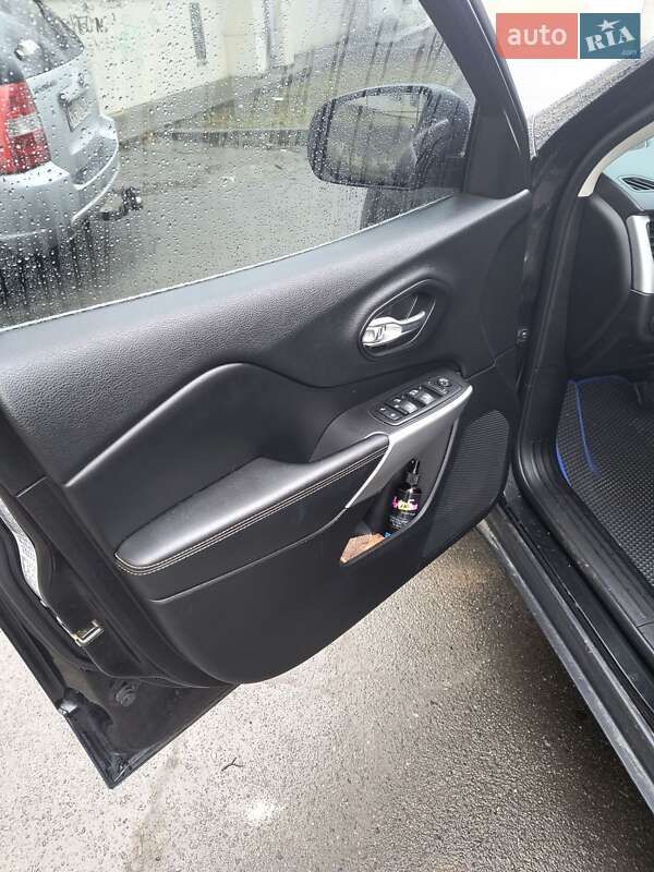 Внедорожник / Кроссовер Jeep Cherokee 2014 в Хмельницком