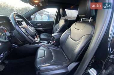 Внедорожник / Кроссовер Jeep Cherokee 2019 в 