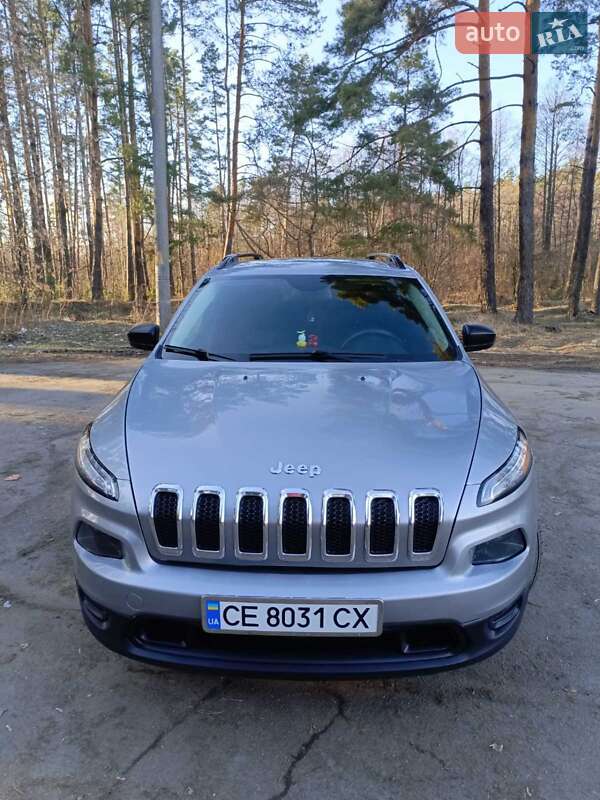 Внедорожник / Кроссовер Jeep Cherokee 2015 в Житомире