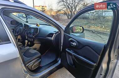 Внедорожник / Кроссовер Jeep Cherokee 2015 в 