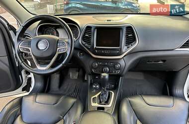 Внедорожник / Кроссовер Jeep Cherokee 2017 в 
