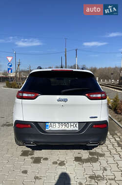 Внедорожник / Кроссовер Jeep Cherokee 2016 в 