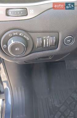 Позашляховик / Кросовер Jeep Cherokee 2019 в 