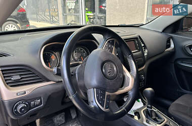 Внедорожник / Кроссовер Jeep Cherokee 2016 в 