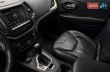 Позашляховик / Кросовер Jeep Cherokee 2016 в 