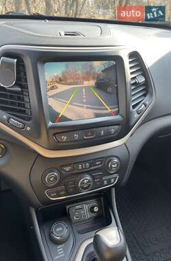 Внедорожник / Кроссовер Jeep Cherokee 2015 в 