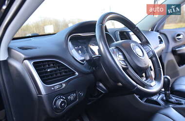 Внедорожник / Кроссовер Jeep Cherokee 2018 в 