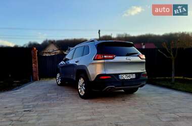 Внедорожник / Кроссовер Jeep Cherokee 2016 в 