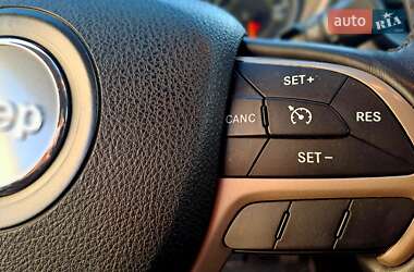 Внедорожник / Кроссовер Jeep Cherokee 2016 в 