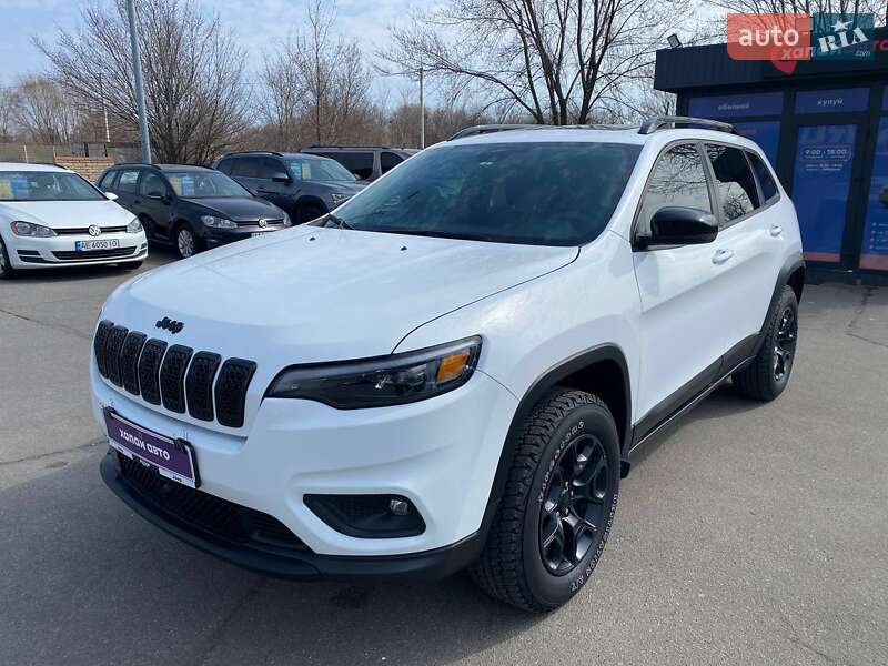 Внедорожник / Кроссовер Jeep Cherokee 2022 в 