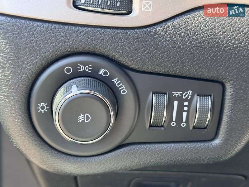 Внедорожник / Кроссовер Jeep Cherokee 2015 в Львове