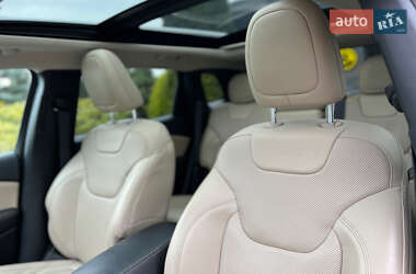 Внедорожник / Кроссовер Jeep Cherokee 2014 в 