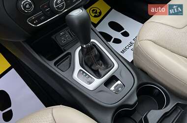 Внедорожник / Кроссовер Jeep Cherokee 2014 в 