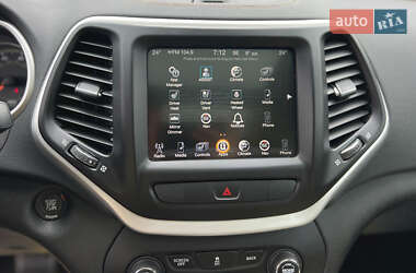 Внедорожник / Кроссовер Jeep Cherokee 2014 в 