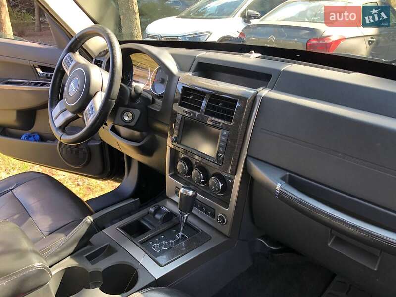 Внедорожник / Кроссовер Jeep Cherokee 2011 в Киеве