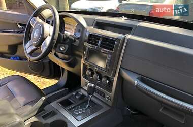 Позашляховик / Кросовер Jeep Cherokee 2011 в 