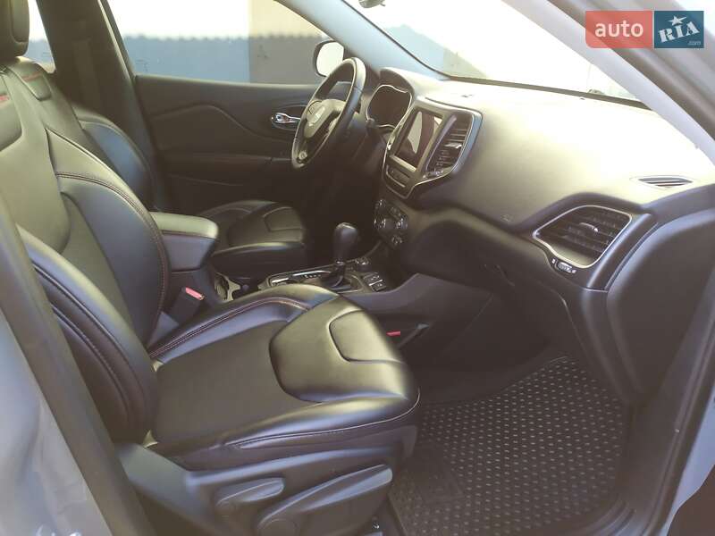 Внедорожник / Кроссовер Jeep Cherokee 2019 в Ивано-Франковске