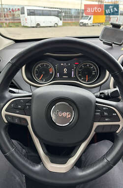 Внедорожник / Кроссовер Jeep Cherokee 2016 в 