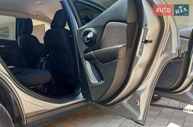 Внедорожник / Кроссовер Jeep Cherokee 2015 в 