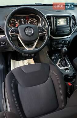 Внедорожник / Кроссовер Jeep Cherokee 2015 в 