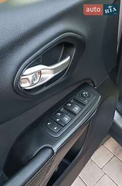 Внедорожник / Кроссовер Jeep Cherokee 2015 в 