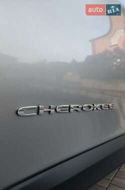 Внедорожник / Кроссовер Jeep Cherokee 2015 в 