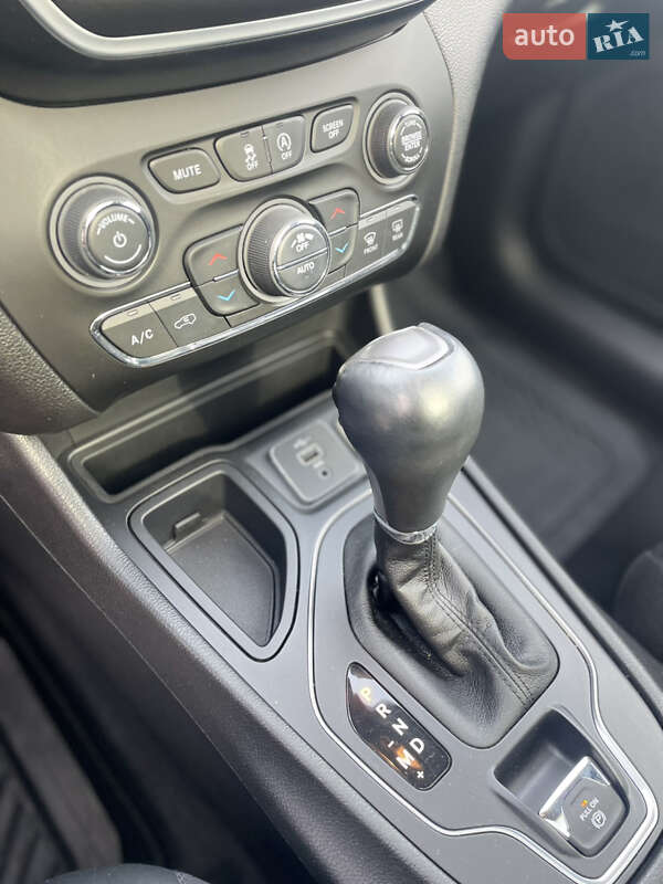 Позашляховик / Кросовер Jeep Cherokee 2021 в Одесі