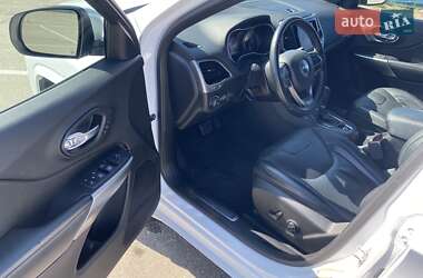 Позашляховик / Кросовер Jeep Cherokee 2020 в 