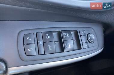 Позашляховик / Кросовер Jeep Cherokee 2020 в 
