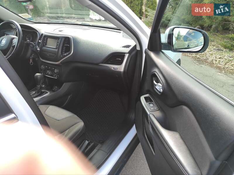 Позашляховик / Кросовер Jeep Cherokee 2014 в Києві