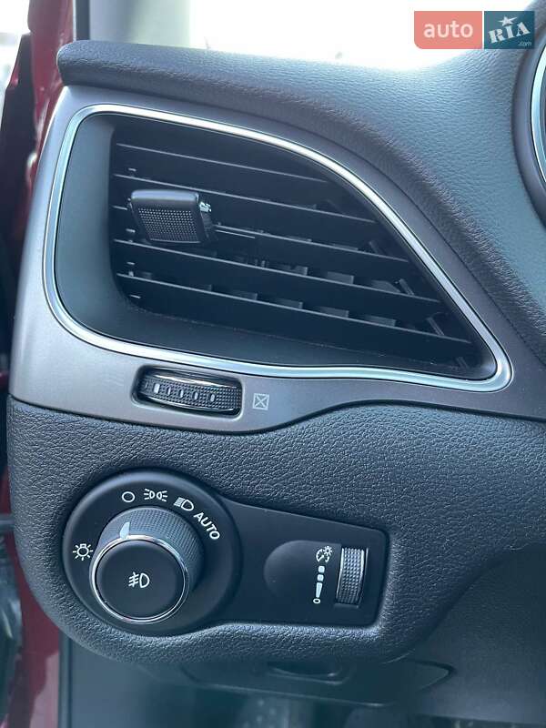 Внедорожник / Кроссовер Jeep Cherokee 2019 в Кропивницком