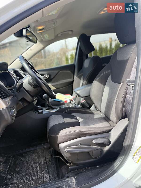 Внедорожник / Кроссовер Jeep Cherokee 2017 в Бердичеве фото 7 Внедорожник / Кроссовер Jeep Cherokee 2017 в Бердичеве