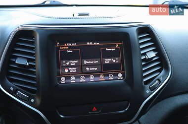 Внедорожник / Кроссовер Jeep Cherokee 2019 в 
