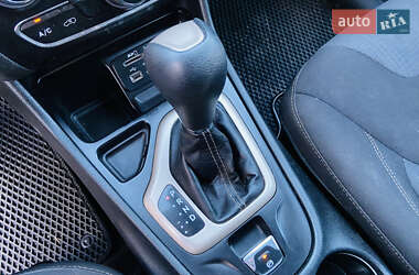 Внедорожник / Кроссовер Jeep Cherokee 2015 в 