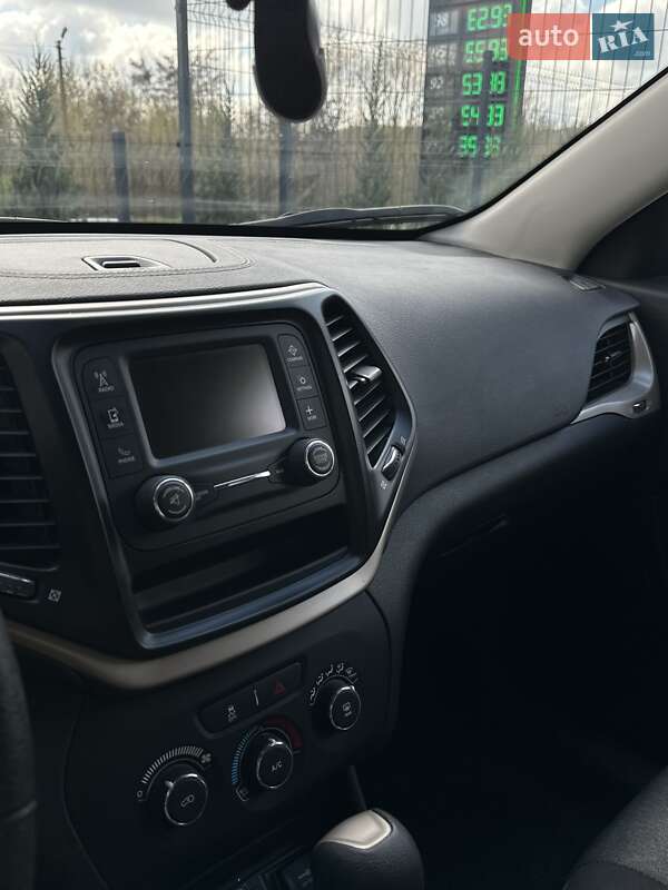 Внедорожник / Кроссовер Jeep Cherokee 2016 в Полтаве