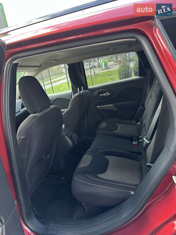 Внедорожник / Кроссовер Jeep Cherokee 2016 в Полтаве