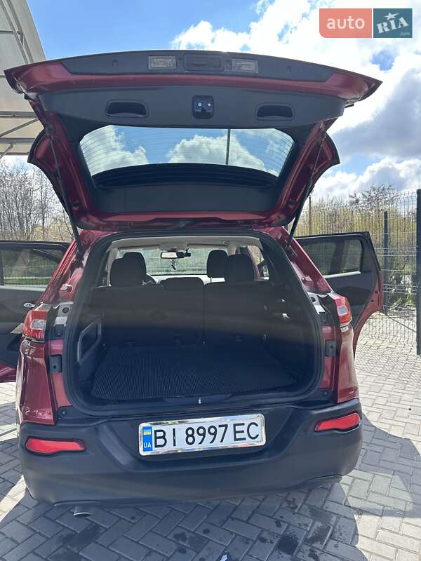 Внедорожник / Кроссовер Jeep Cherokee 2016 в Полтаве