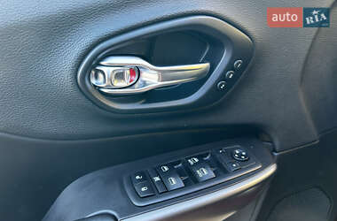 Внедорожник / Кроссовер Jeep Cherokee 2019 в 