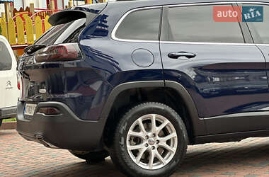Внедорожник / Кроссовер Jeep Cherokee 2015 в 
