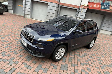 Внедорожник / Кроссовер Jeep Cherokee 2015 в 