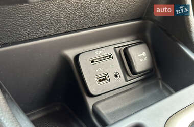 Внедорожник / Кроссовер Jeep Cherokee 2015 в 