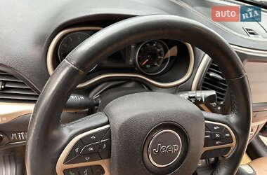 Внедорожник / Кроссовер Jeep Cherokee 2015 в 