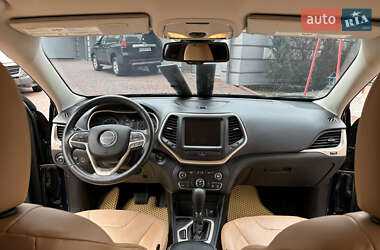 Внедорожник / Кроссовер Jeep Cherokee 2015 в 