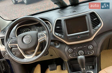 Внедорожник / Кроссовер Jeep Cherokee 2015 в 