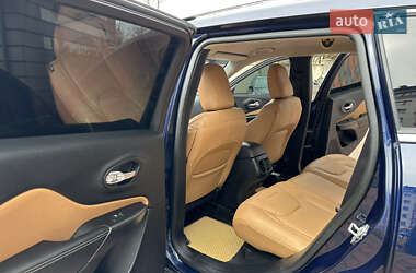 Внедорожник / Кроссовер Jeep Cherokee 2015 в 
