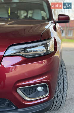 Позашляховик / Кросовер Jeep Cherokee 2019 в 
