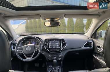 Позашляховик / Кросовер Jeep Cherokee 2018 в 